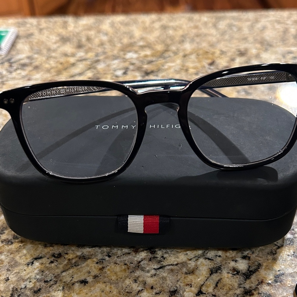 Tommy Hilfiger Classic Black Glasses
